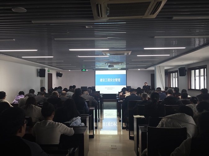 中层干部上讲台-1.jpg 中层干部上讲台-1.jpg